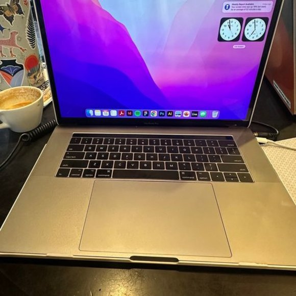 MacBook Pro with Touch Bar (15-inch 2017)